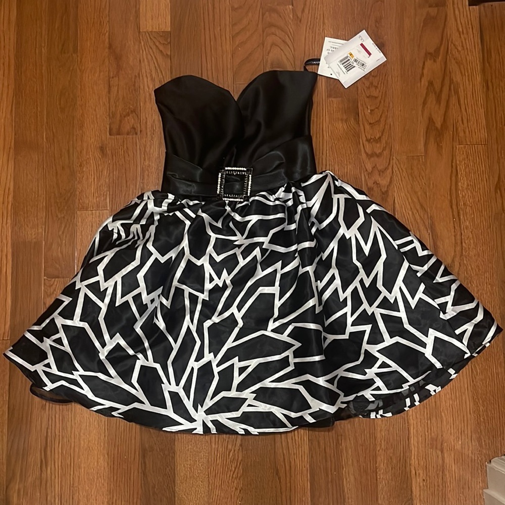 Jessica McClintock Black and White pattern dress